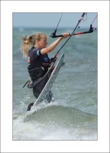 Kitesurfing nad morzem zdjęcia