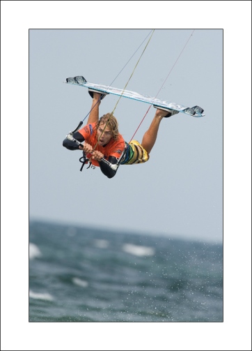 Kitesurfing nad morzem zdjęcia